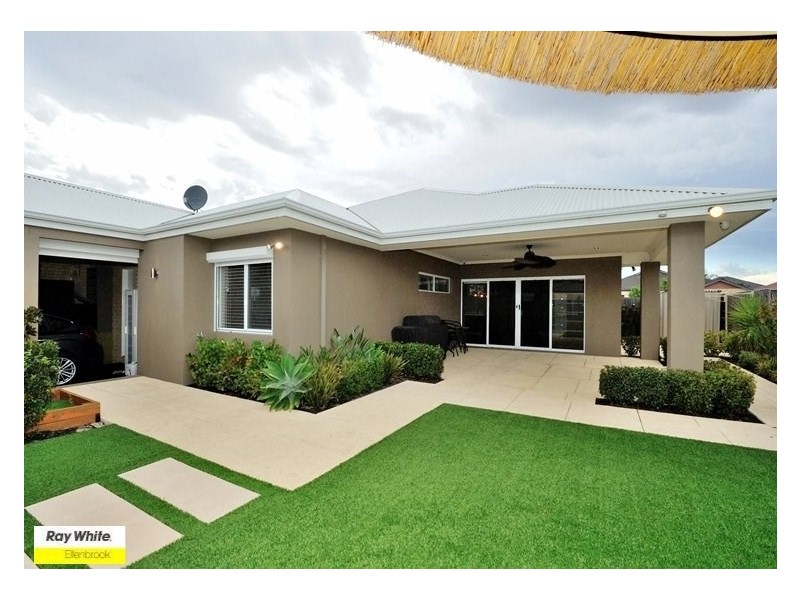 18 Edgecombe Pass, Aveley WA 6069