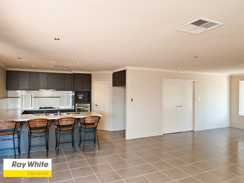 44 Farmaner Parkway, Ellenbrook WA 6069