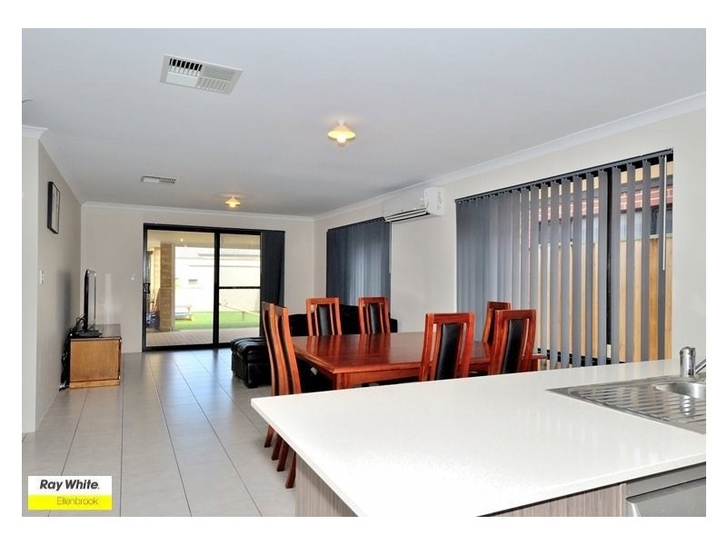 31 Grassdale Parkway, Ellenbrook WA 6069