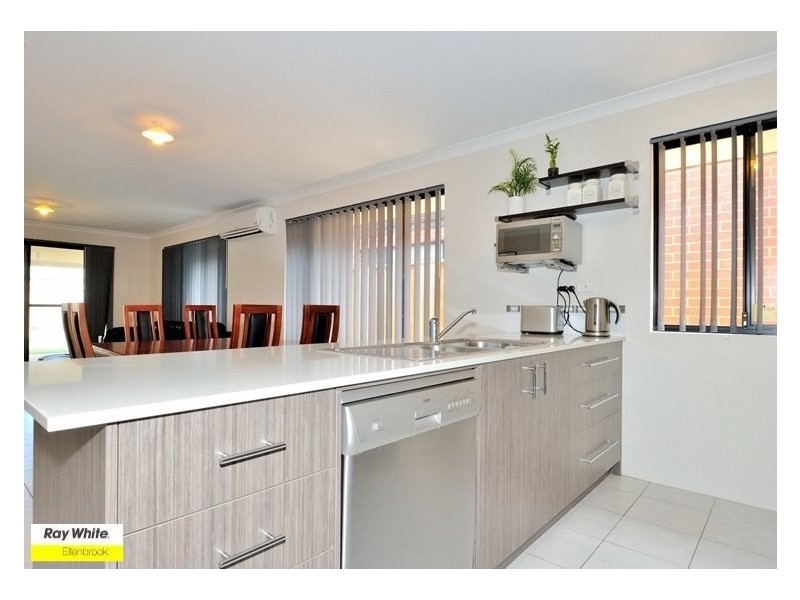 31 Grassdale Parkway, Ellenbrook WA 6069