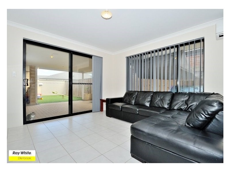 31 Grassdale Parkway, Ellenbrook WA 6069