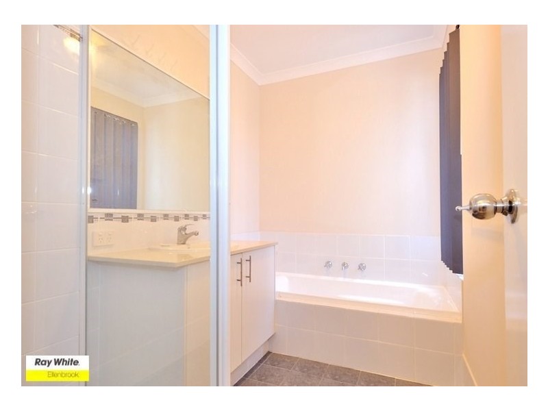 31 Grassdale Parkway, Ellenbrook WA 6069