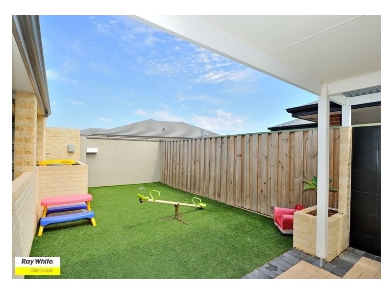 31 Grassdale Parkway, Ellenbrook WA 6069