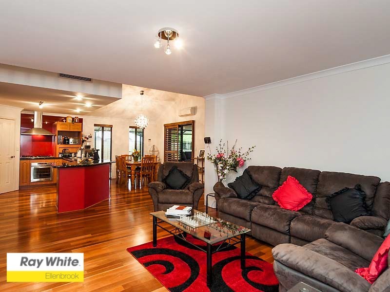 14 Erickson Pass, Ellenbrook WA 6069