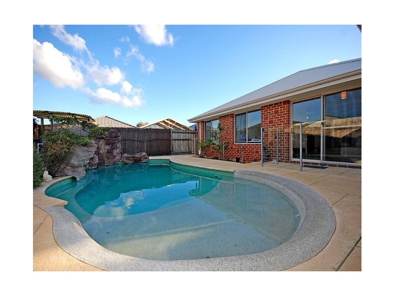 18 Halpin Circle, Ellenbrook WA 6069