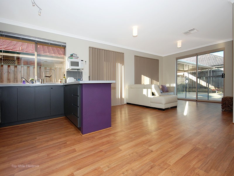 18 Halpin Circle, Ellenbrook WA 6069