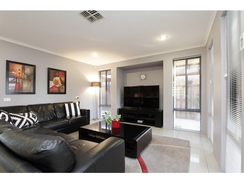 5 Messina Grove, Ellenbrook WA 6069