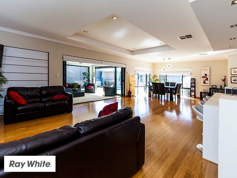 6 Manila Way, Aveley WA 6069