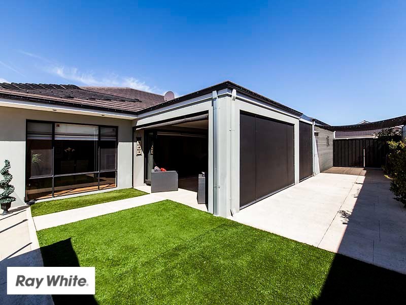 6 Manila Way, Aveley WA 6069