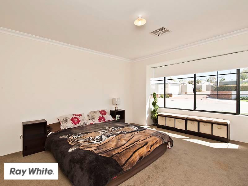 4 Ewens Pass, Ellenbrook WA 6069