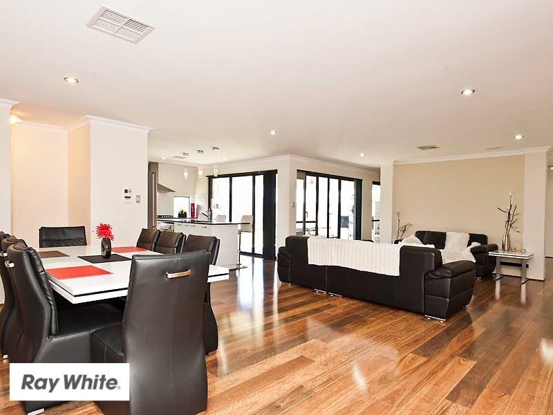 4 Ewens Pass, Ellenbrook WA 6069