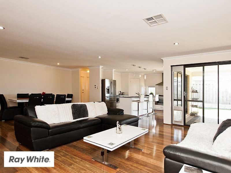 4 Ewens Pass, Ellenbrook WA 6069