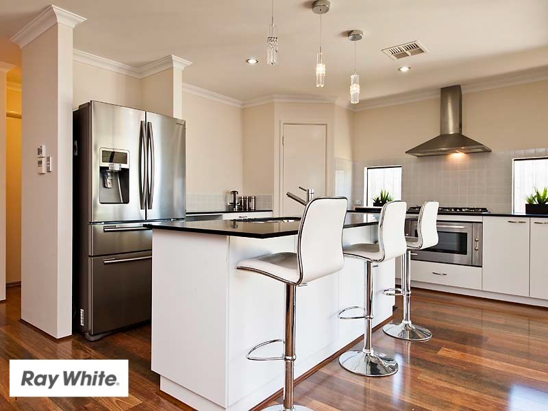 4 Ewens Pass, Ellenbrook WA 6069