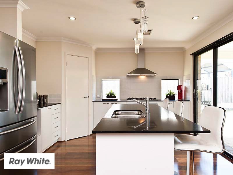 4 Ewens Pass, Ellenbrook WA 6069