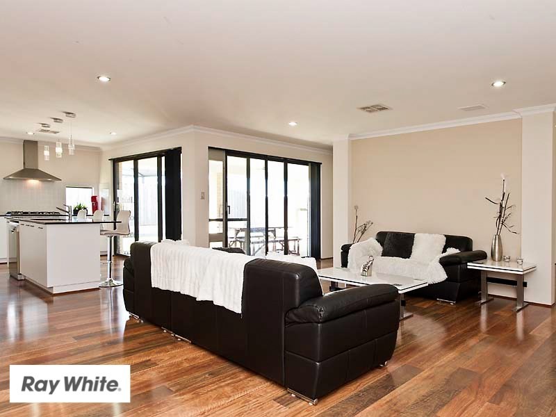 4 Ewens Pass, Ellenbrook WA 6069