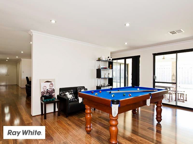 4 Ewens Pass, Ellenbrook WA 6069