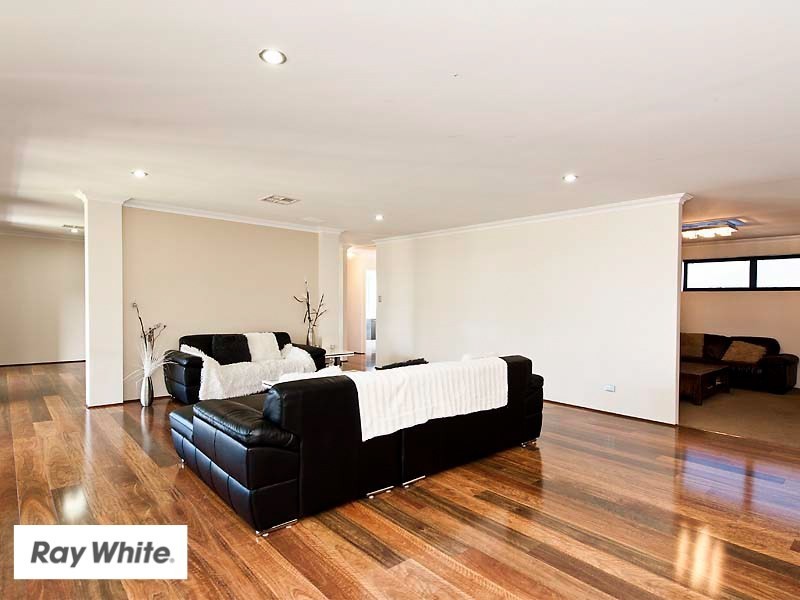 4 Ewens Pass, Ellenbrook WA 6069