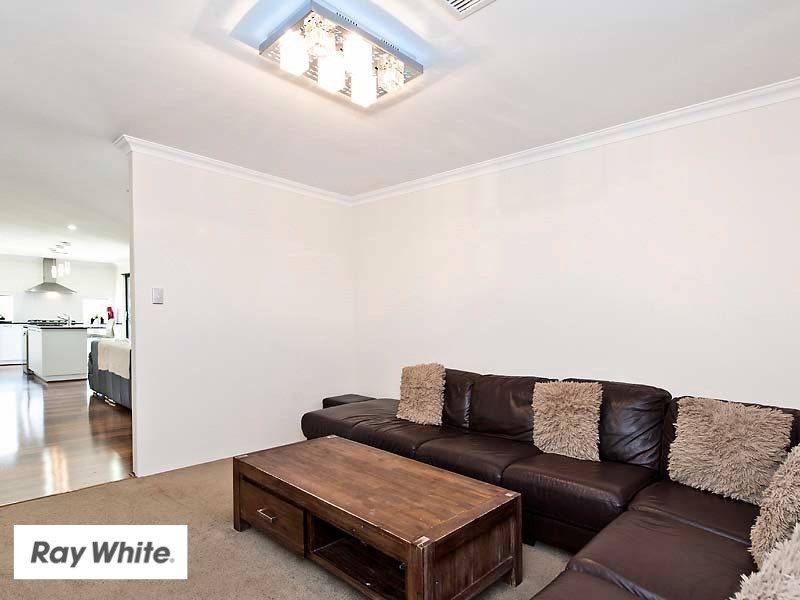 4 Ewens Pass, Ellenbrook WA 6069