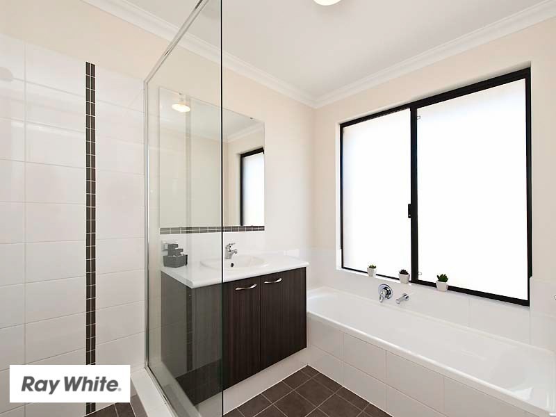 4 Ewens Pass, Ellenbrook WA 6069