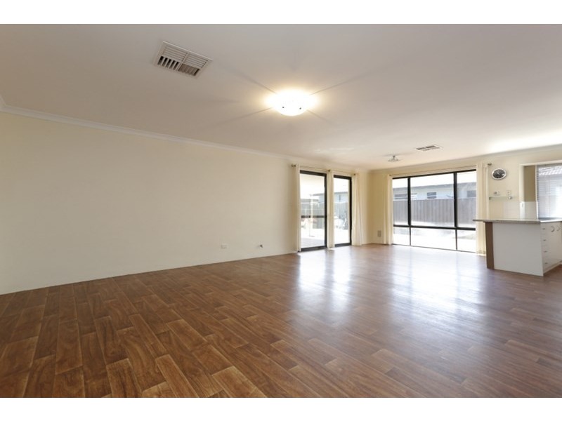 6 Gleeson Entrance, Aveley WA 6069