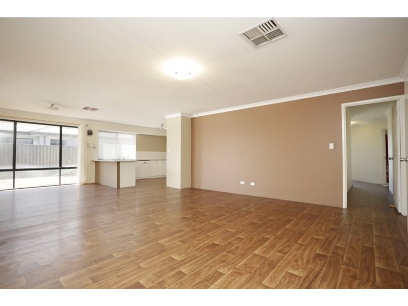 6 Gleeson Entrance, Aveley WA 6069