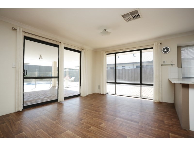 6 Gleeson Entrance, Aveley WA 6069