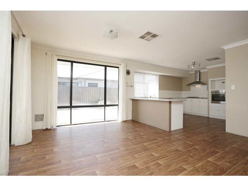 6 Gleeson Entrance, Aveley WA 6069