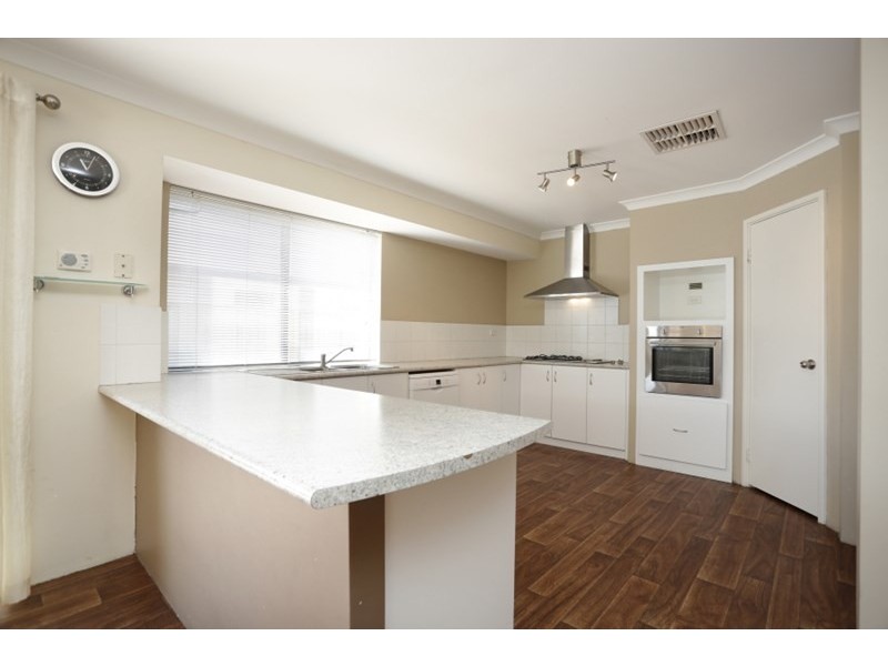 6 Gleeson Entrance, Aveley WA 6069