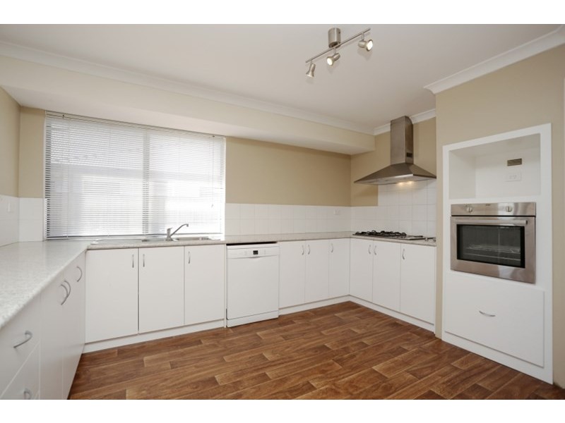 6 Gleeson Entrance, Aveley WA 6069