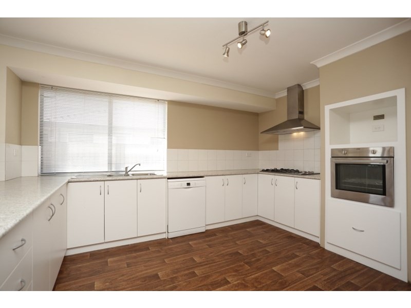 6 Gleeson Entrance, Aveley WA 6069