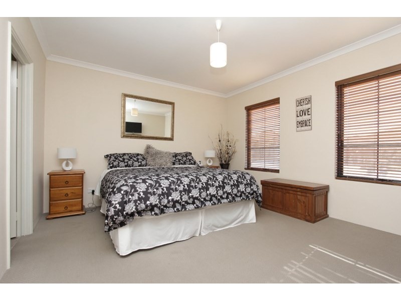 11 Brammall Bend, Aveley WA 6069