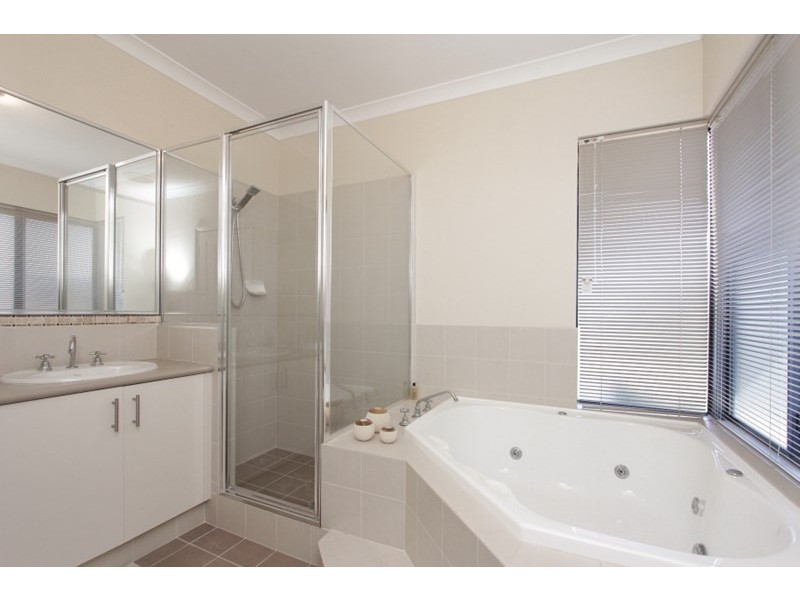 11 Brammall Bend, Aveley WA 6069