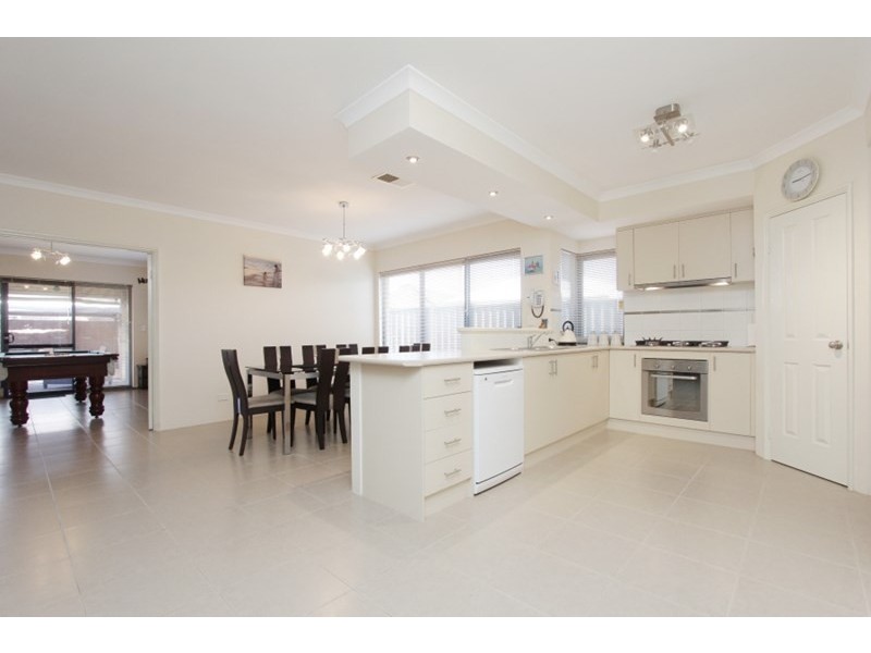 11 Brammall Bend, Aveley WA 6069