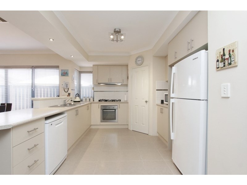 11 Brammall Bend, Aveley WA 6069