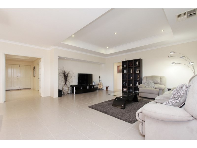 11 Brammall Bend, Aveley WA 6069