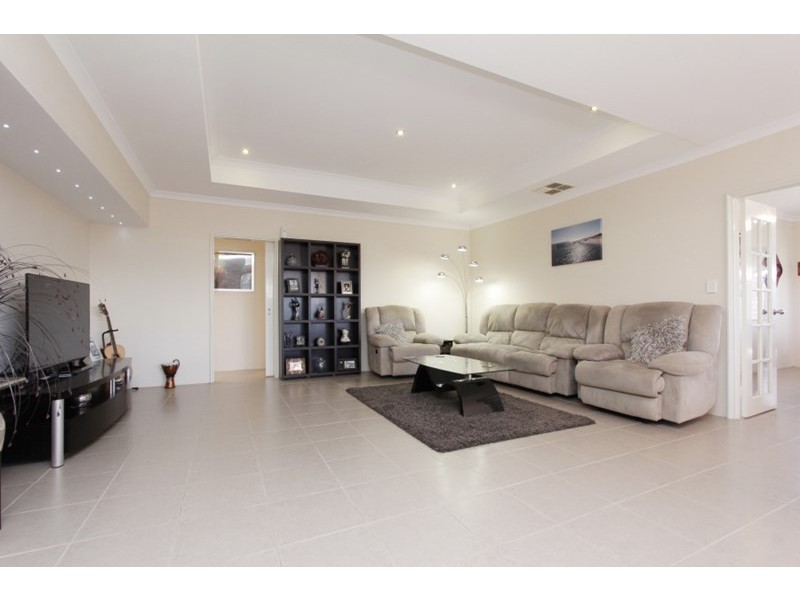 11 Brammall Bend, Aveley WA 6069