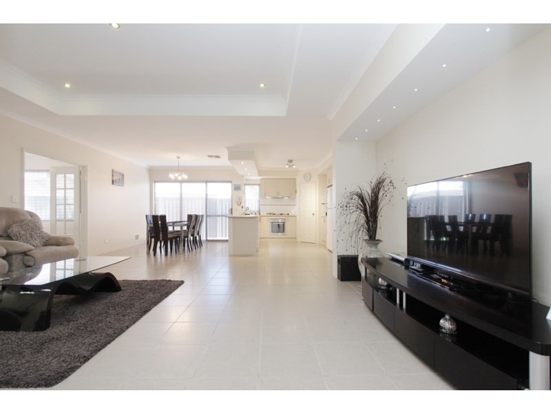 11 Brammall Bend, Aveley WA 6069