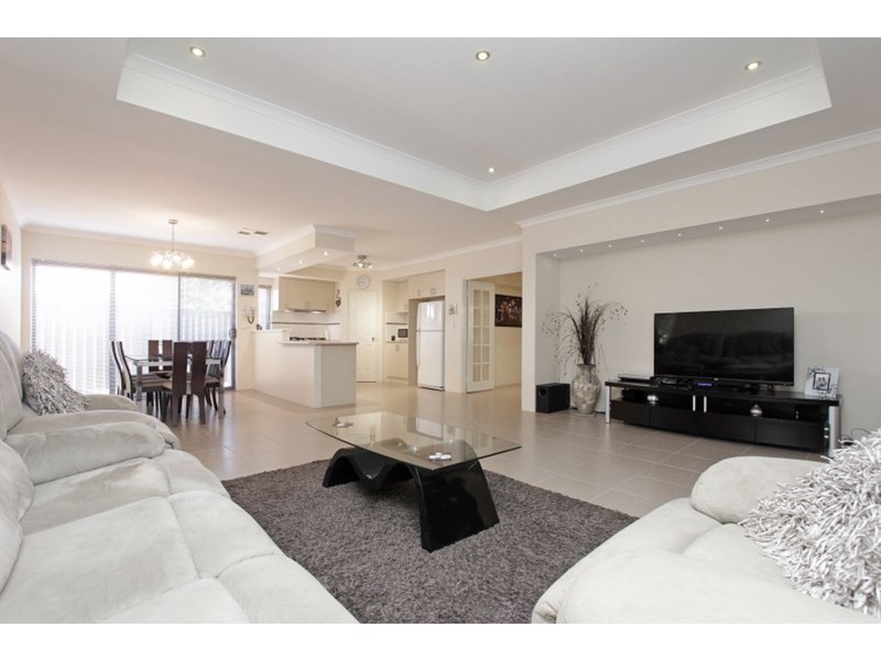 11 Brammall Bend, Aveley WA 6069