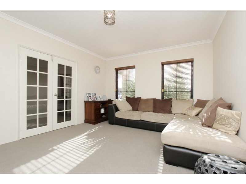 11 Brammall Bend, Aveley WA 6069