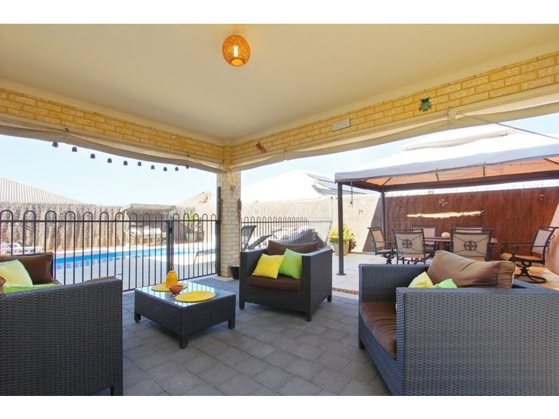 11 Brammall Bend, Aveley WA 6069