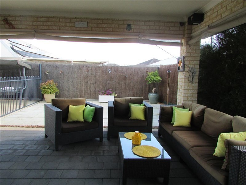 11 Brammall Bend, Aveley WA 6069