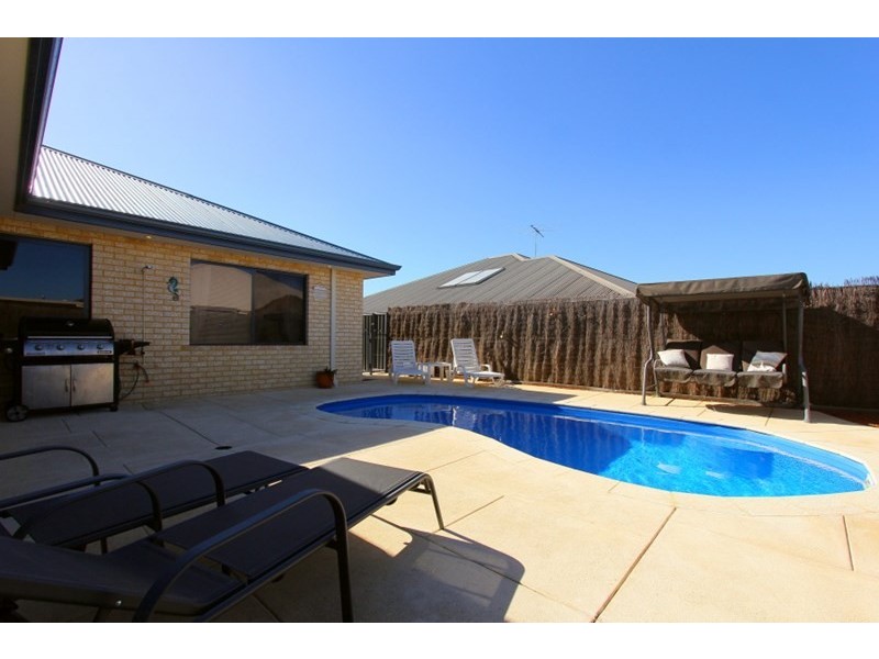 11 Brammall Bend, Aveley WA 6069