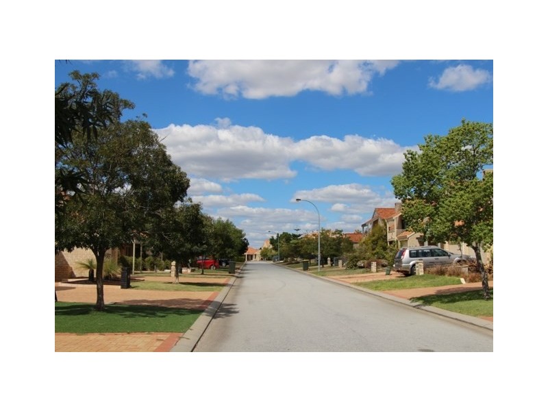 7 Lakefront Drive, The Vines WA 6069