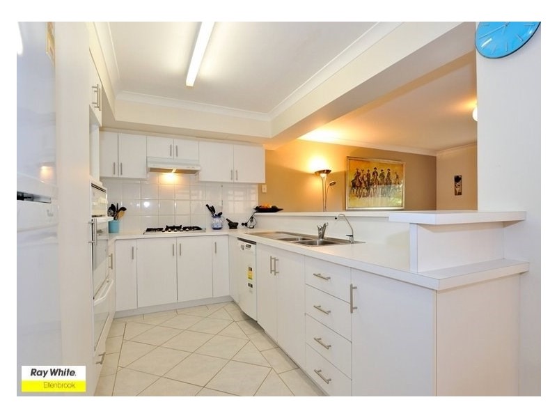 7 Lakefront Drive, The Vines WA 6069