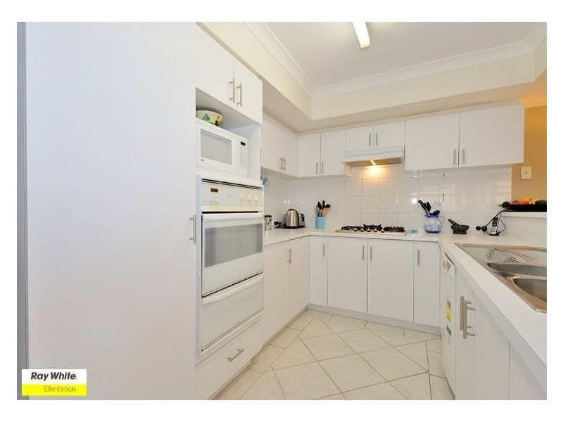 7 Lakefront Drive, The Vines WA 6069