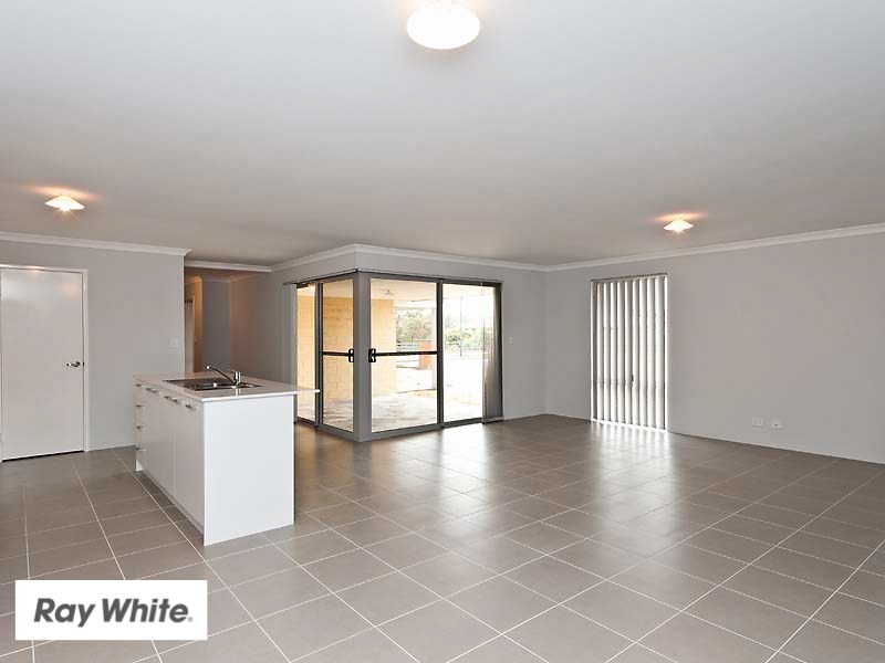 5 Grassdale Parkway, Ellenbrook WA 6069