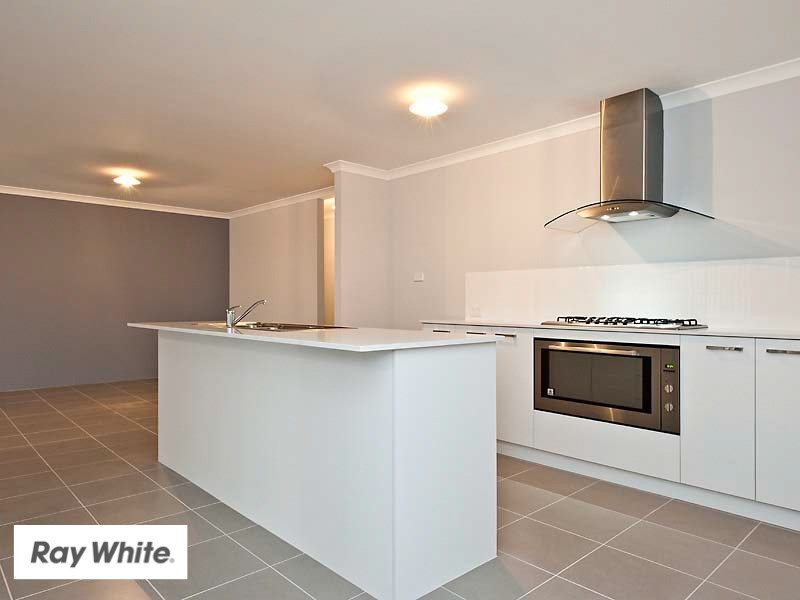 5 Grassdale Parkway, Ellenbrook WA 6069