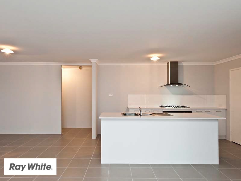 5 Grassdale Parkway, Ellenbrook WA 6069