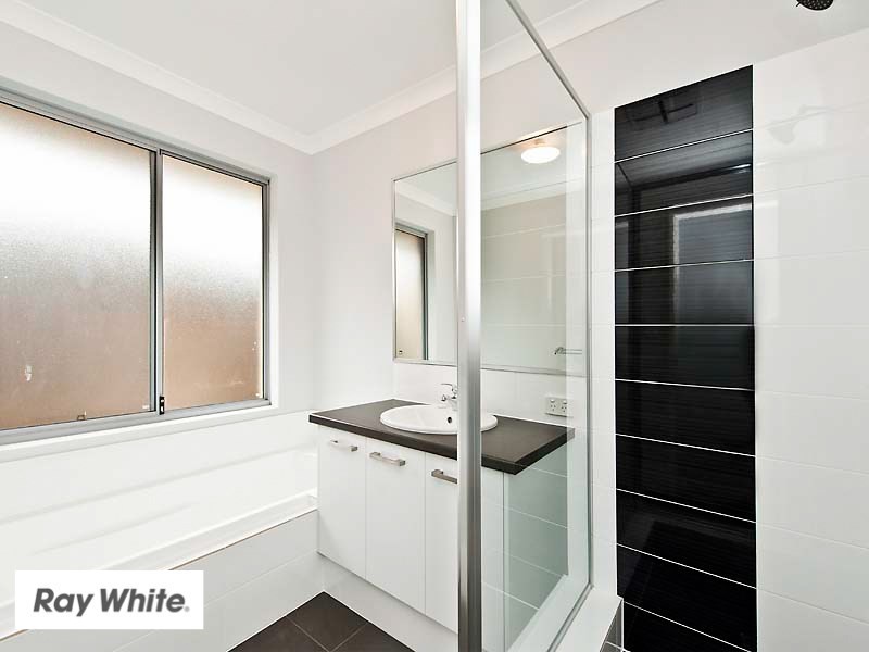 5 Grassdale Parkway, Ellenbrook WA 6069