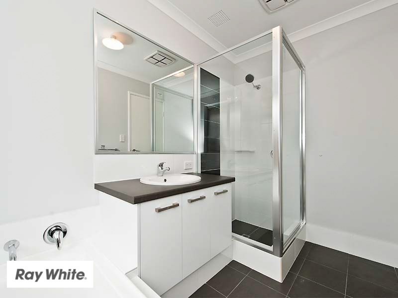 5 Grassdale Parkway, Ellenbrook WA 6069